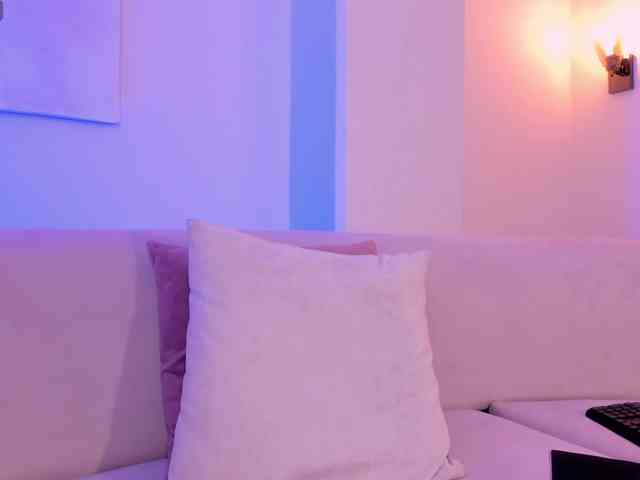 LucyWeiss webcam