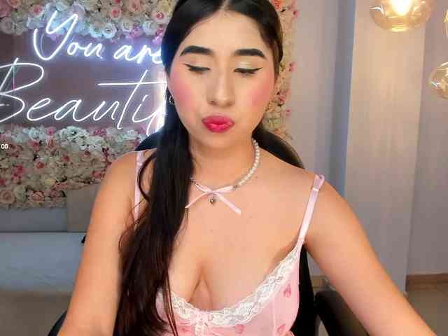 MayaMoretti webcam