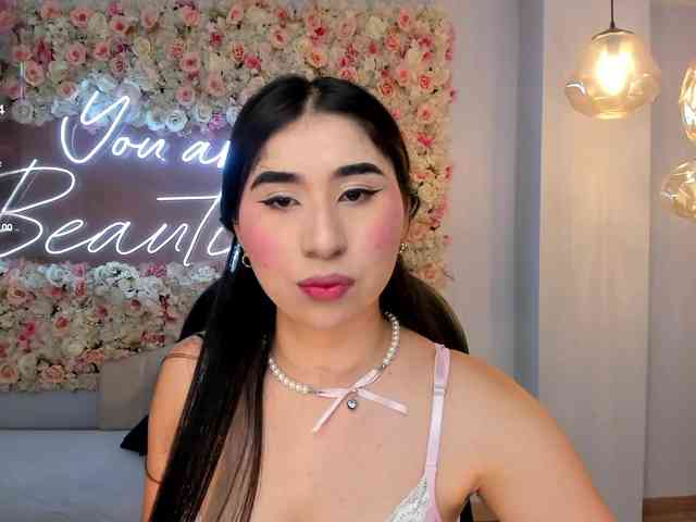 MayaMoretti webcam