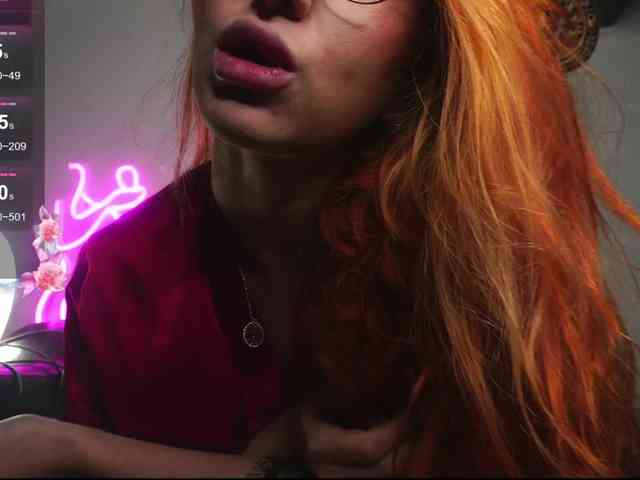 Daddyslittleslutfox webcam