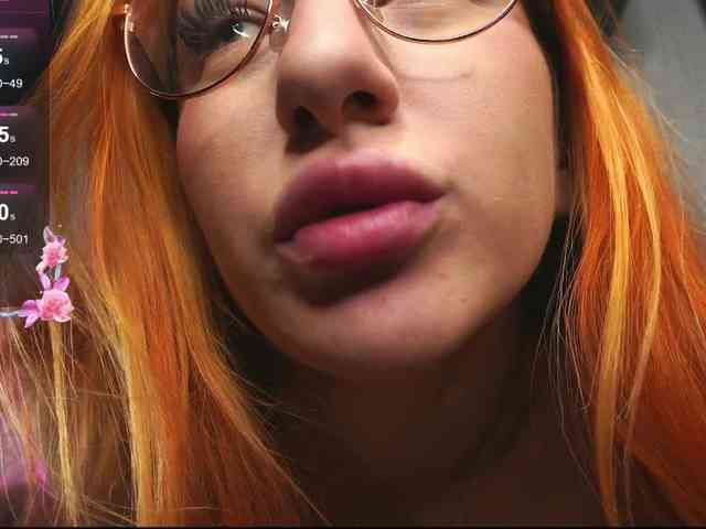 Daddyslittleslutfox webcam