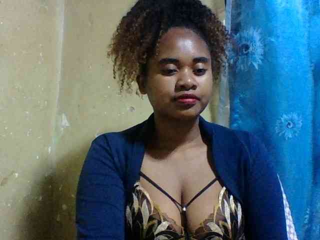 Marie121 webcam
