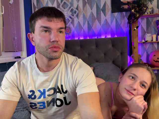 SmallTownCouple webcam
