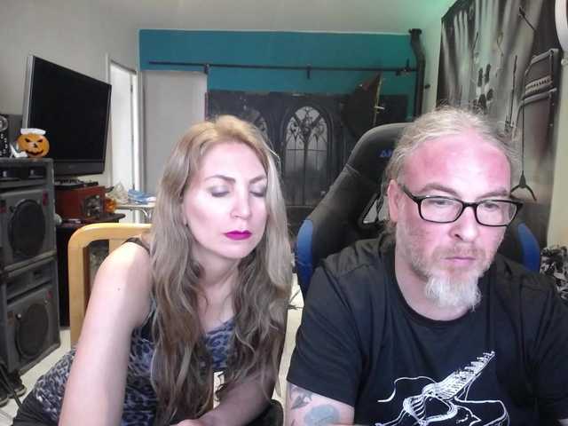 GiselleandJay webcam