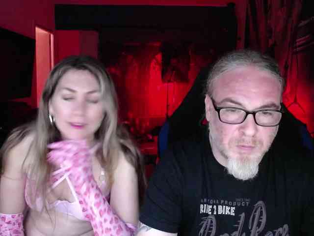 GiselleandJay webcam