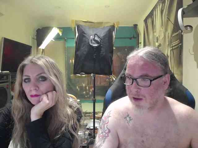 GiselleandJay webcam