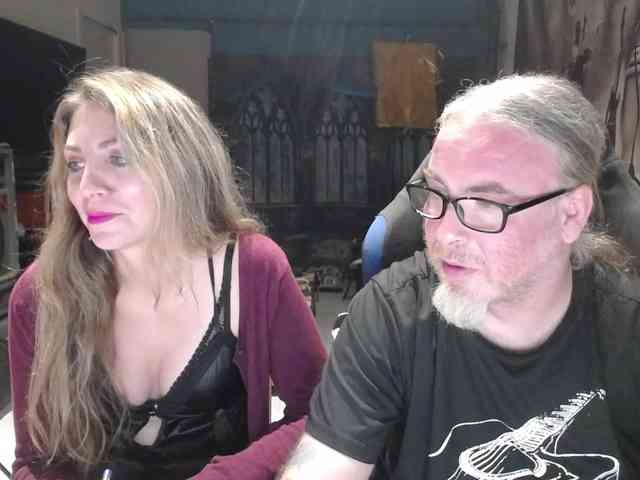 GiselleandJay webcam