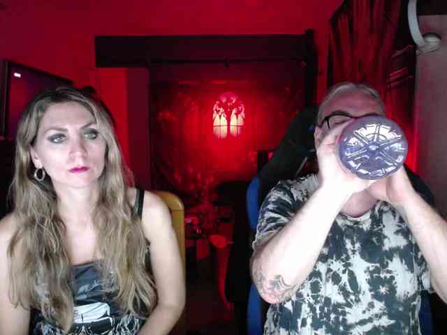 GiselleandJay webcam