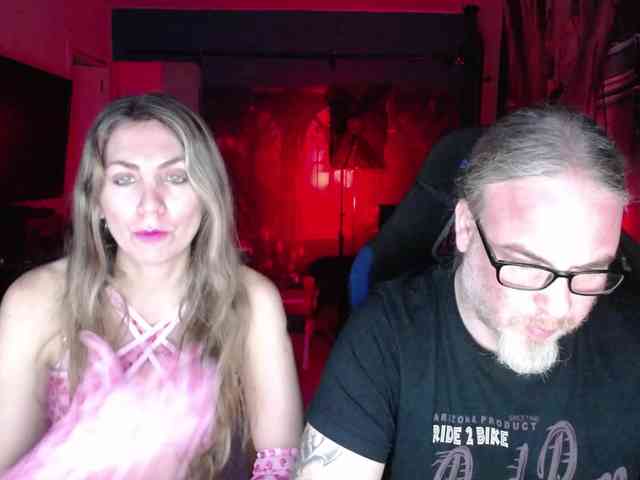 GiselleandJay webcam