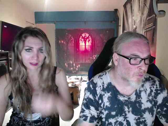 GiselleandJay webcam