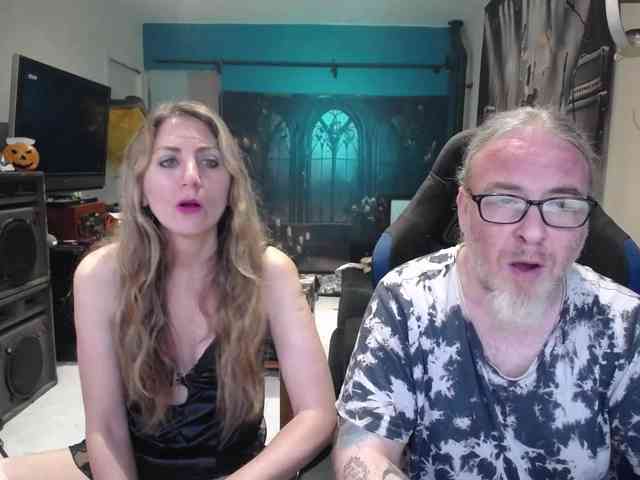 GiselleandJay webcam