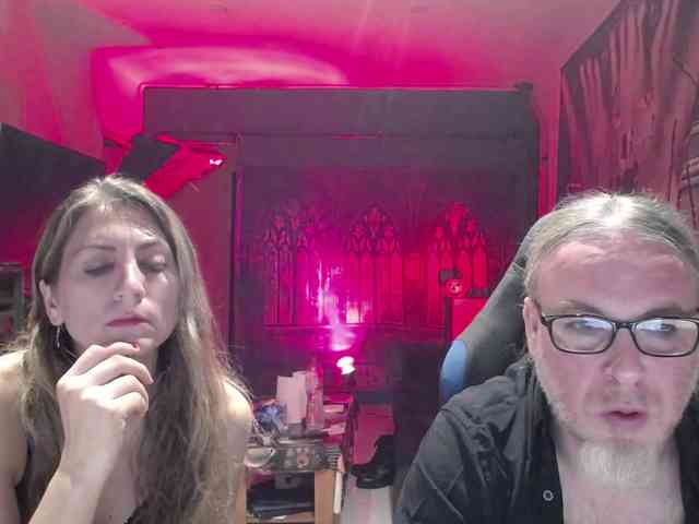 GiselleandJay webcam