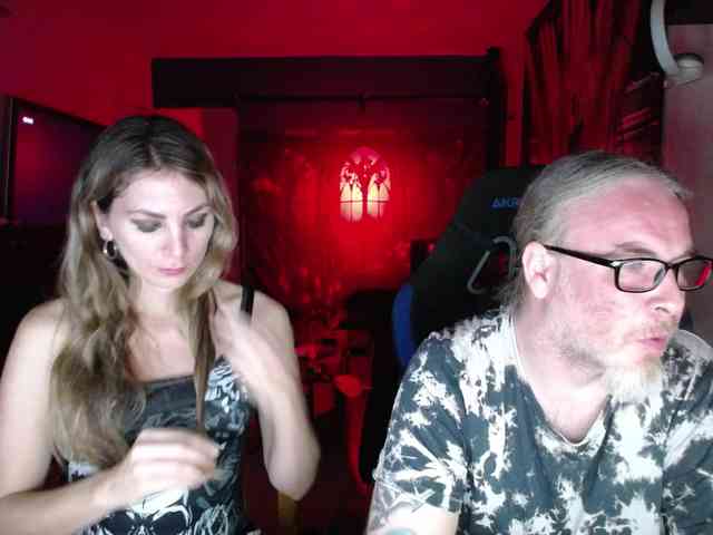 GiselleandJay webcam