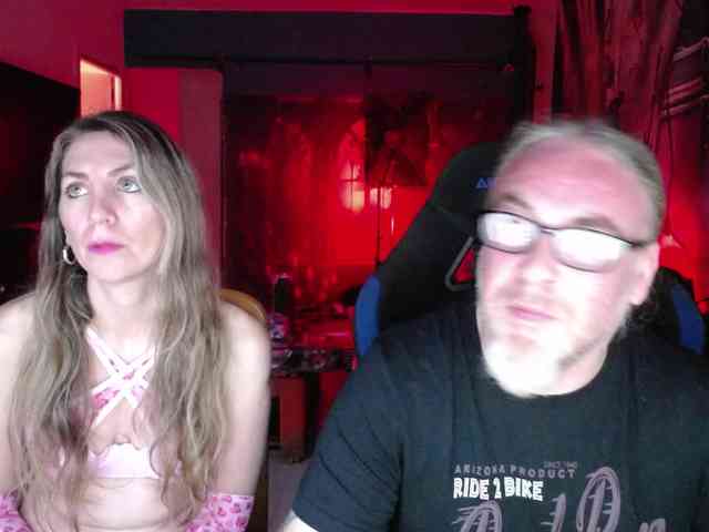 GiselleandJay webcam