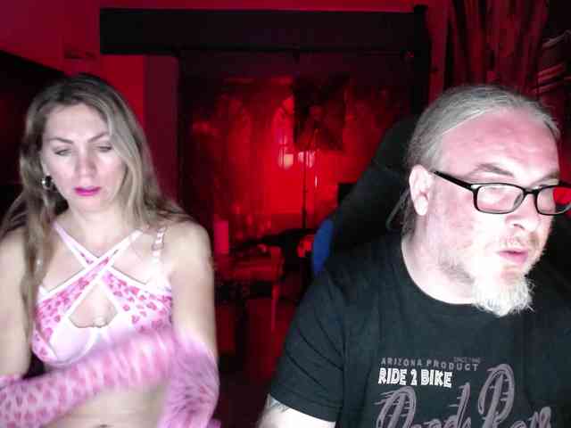 GiselleandJay webcam