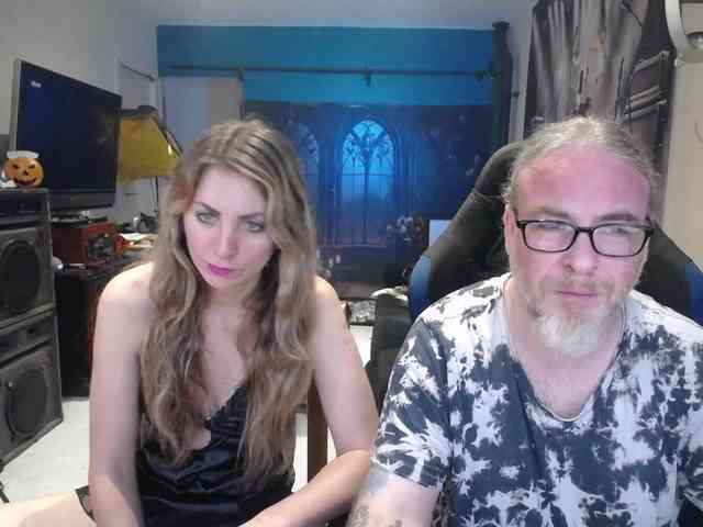 GiselleandJay webcam