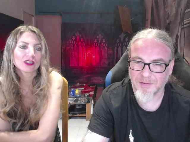 GiselleandJay webcam