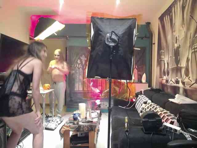 GiselleandJay webcam