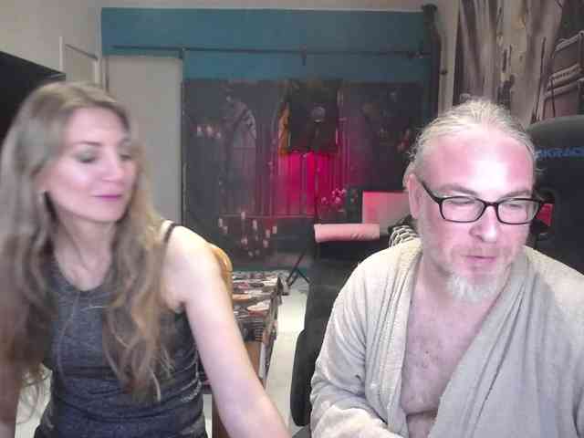GiselleandJay webcam