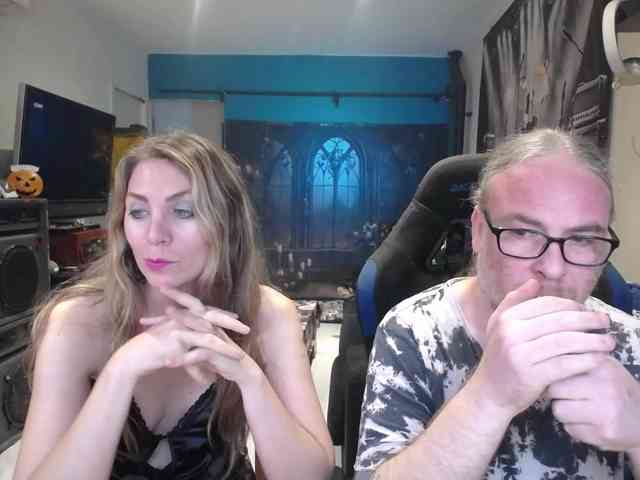 GiselleandJay webcam