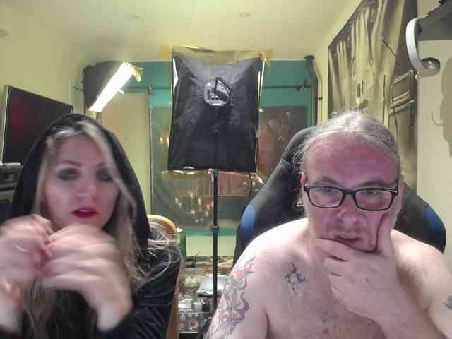 GiselleandJay webcam