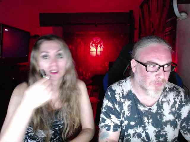 GiselleandJay webcam