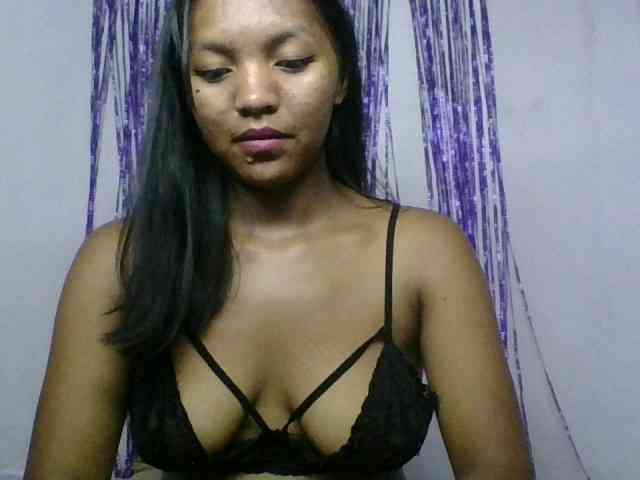 MariahRK webcam