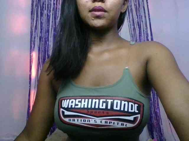 MariahRK webcam
