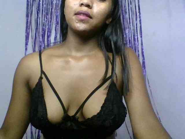 MariahRK webcam