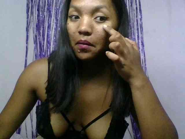 MariahRK webcam