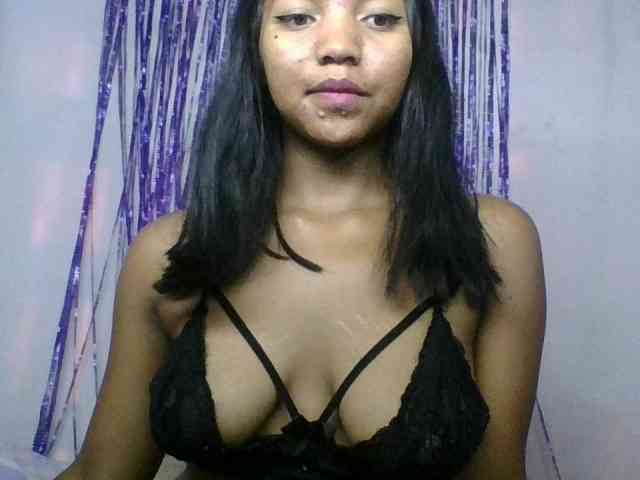 MariahRK webcam