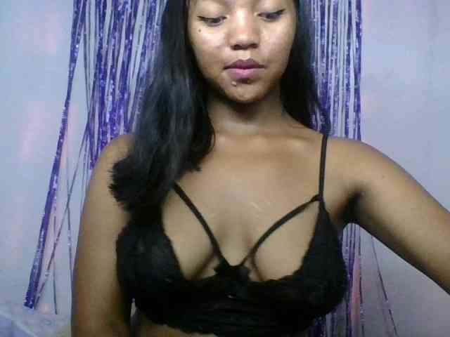 MariahRK webcam