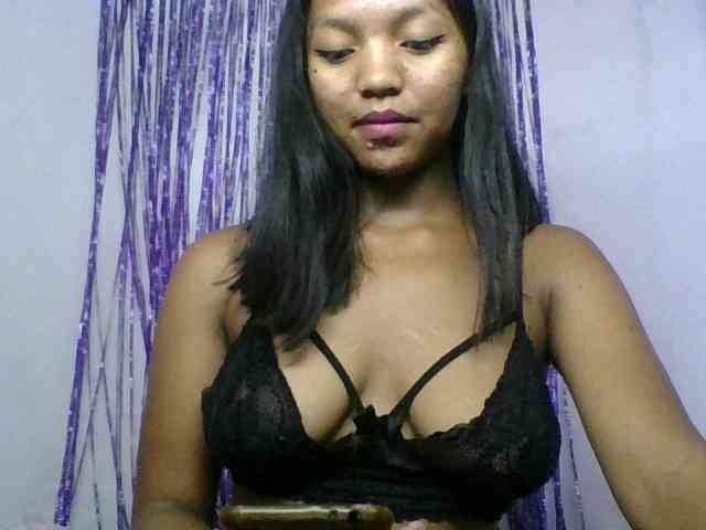 MariahRK webcam