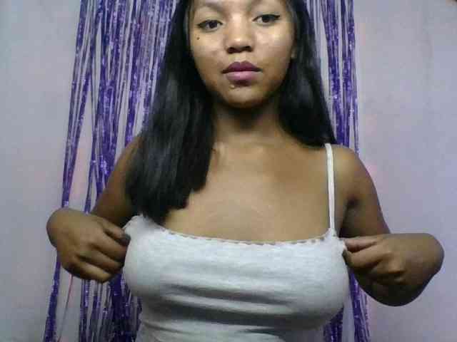 MariahRK webcam