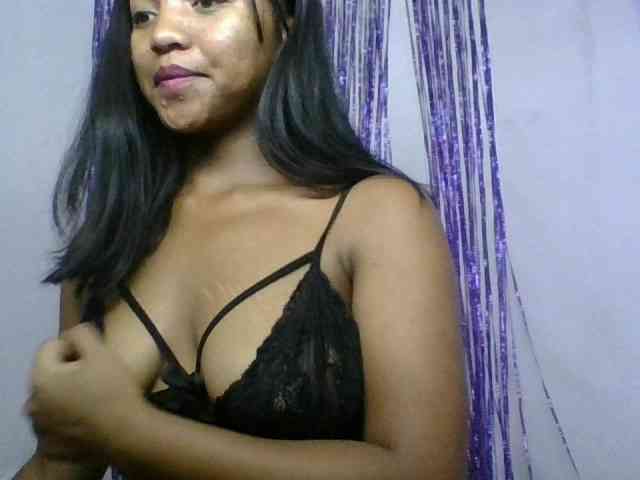 MariahRK webcam