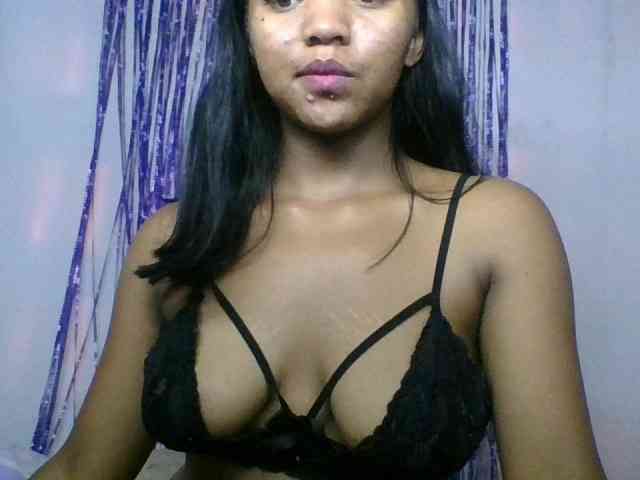 MariahRK webcam
