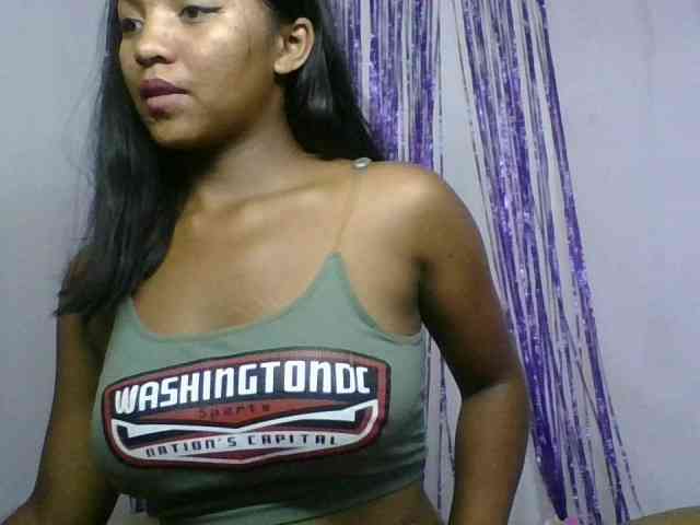 MariahRK webcam