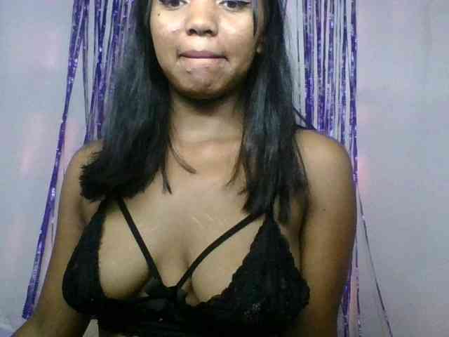 MariahRK webcam