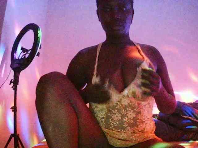 SoniaBella webcam