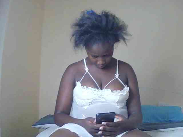 SoniaBella webcam