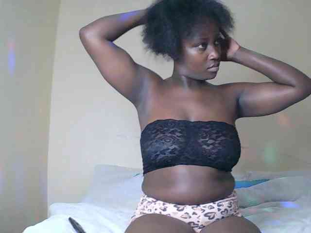 SoniaBella webcam