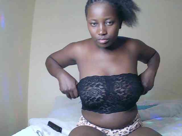 SoniaBella webcam