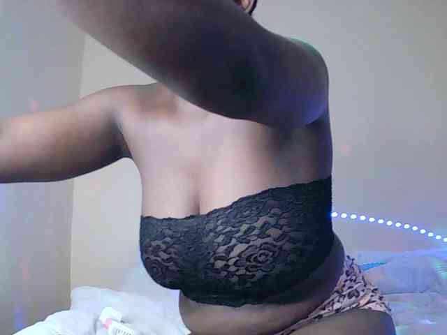 SoniaBella webcam