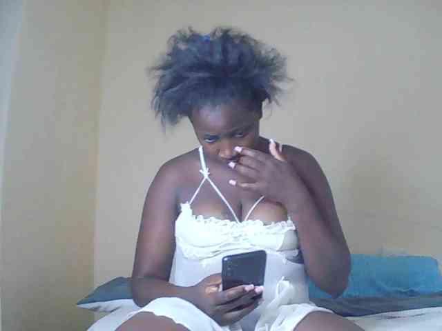 SoniaBella webcam