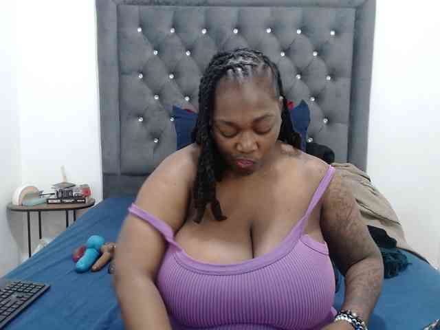 ChocSexcBeast webcam