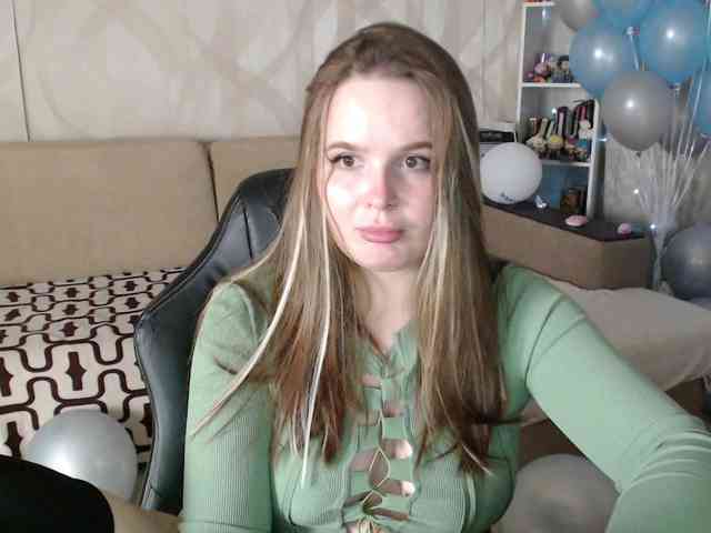Lizzi-Peach webcam