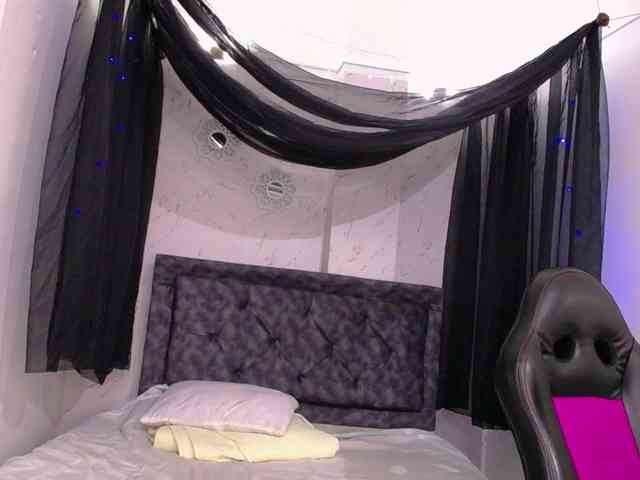 mia-thommson webcam