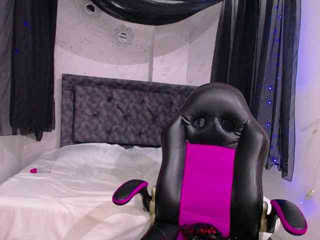 mia-thommson webcam