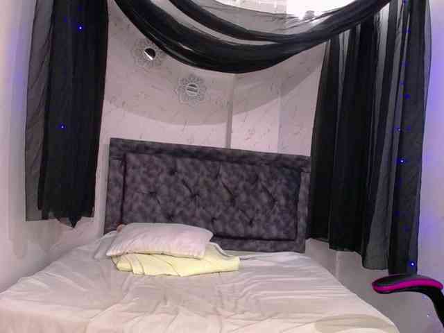 mia-thommson webcam