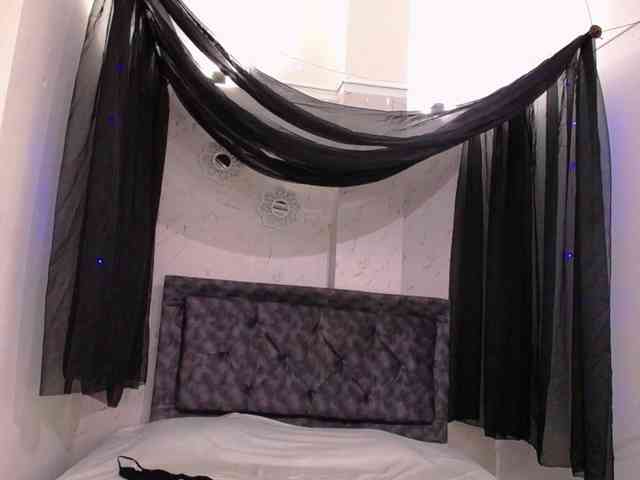 mia-thommson webcam